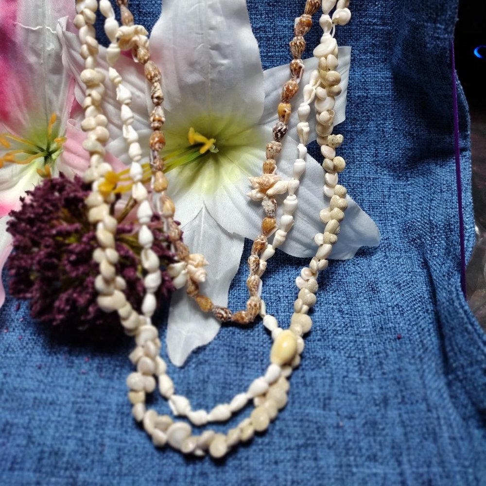 Set of 3 Shell Necklaces  Z7